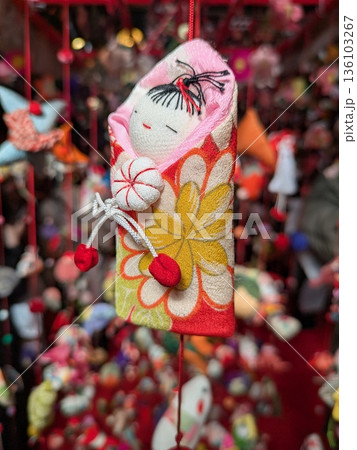 カラフルなつるし雛 カラフルなつるし雛 136103267