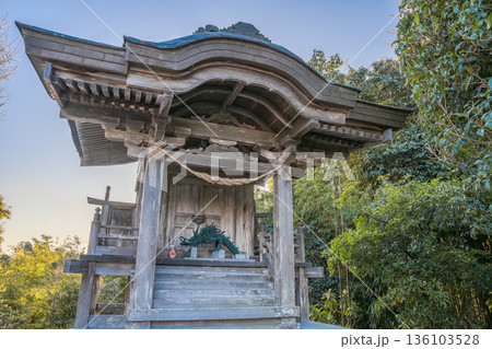 赤城山長命寺 境内に佇む古社の祠 136103528