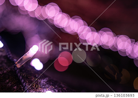おおがわら桜イルミネーションの光跡と幻想的な玉ボケ夜景 おおがわら桜イルミネーションの光跡と幻想的な玉ボケ夜景 136103693