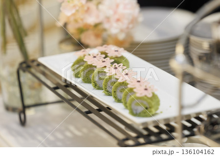 カラフルなケーキ　スイーツビッフェの画像 136104162