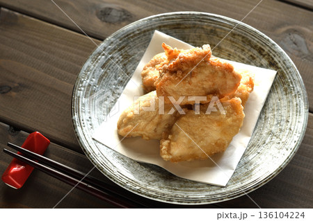 鶏むね肉の唐揚げ 鶏むね肉の唐揚げ 136104224