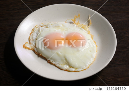 目玉焼き 136104530