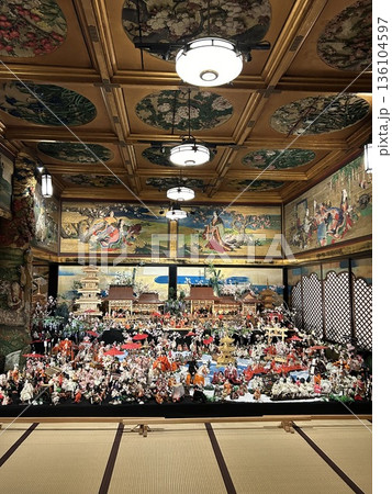 ホテル雅叙園東京「百段階段」十畝の間に飾られた壮大なひな祭り展示と天井画 136104597