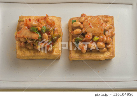 厚揚げのキムチ納豆のせ 厚揚げのキムチ納豆のせ 136104956