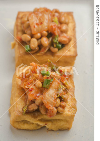 厚揚げのキムチ納豆のせ 厚揚げのキムチ納豆のせ 136104958