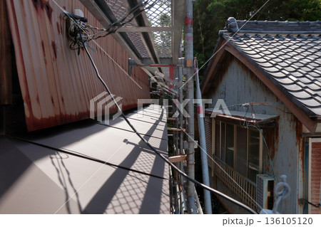 建築改装張替え修理足場霧除け板金ブリキ工事 136105120