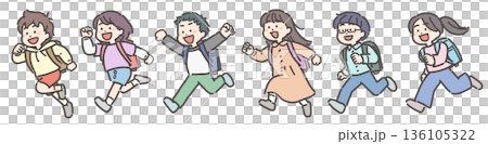 ランドセルを背負って走る小学生の男の子と女の子の子供たち 136105322