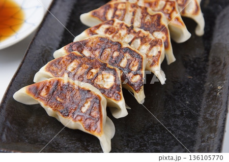 焼き餃子 136105770