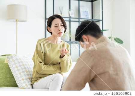 夫婦喧嘩 136105902
