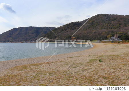 塩飽諸島の本島 泊海水浴場ビーチ(泊海岸) 塩飽諸島の本島 泊海水浴場ビーチ(泊海岸) 136105908
