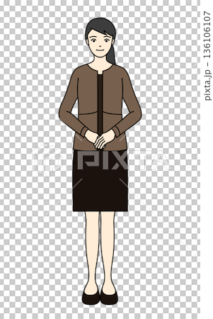 茶色の制服で手を前で組み丁寧に接客する女性店員 136106107