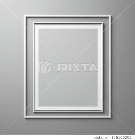 すっきり配置できる二重ライトグレーのフレーム 136106205