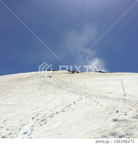 雷鳥平から室堂へ向けての雪景色 雷鳥平から室堂へ向けての雪景色 136106271