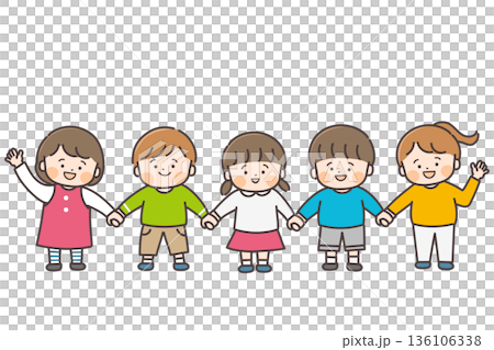 笑顔で手をつなぐ五人の子供たち 笑顔で手をつなぐ五人の子供たち 136106338