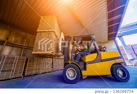 Forklift loader load lumber into a dry kiln. Wood drying in containers. 136108754