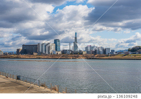 高槻市側から望む枚方市の街並み 136109248