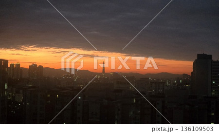 red sky 136109503