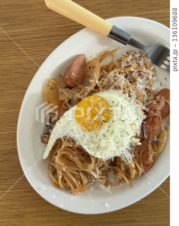 Creamy and rich spaghetti coated in a luscious white sauce, offering a smooth and savory flavor perfect for a comforting and satisfying meal. Creamy and rich spaghetti coated in a luscious white sauce, offering a smooth and savory flavor perfect for a comforting and satisfying meal. 136109688