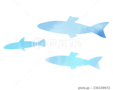 水彩風の魚のシルエットイラスト 青いグラデーションの素材 136109972