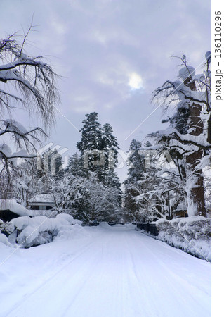 冬の角館・武家屋敷通り・石黒家（秋田県・仙北市） 136110296