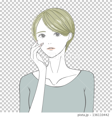 一位金髮女子，一隻手放在右臉頰上。 136110442