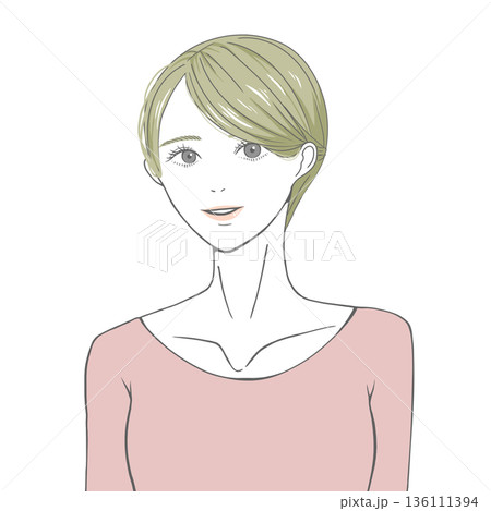 正面を見る女性(金髪) 136111394