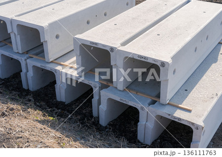 コンクリート側溝 136111763
