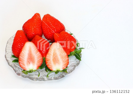 採れたてのイチゴ(やよいひめ) 採れたてのイチゴ(やよいひめ) 136112152