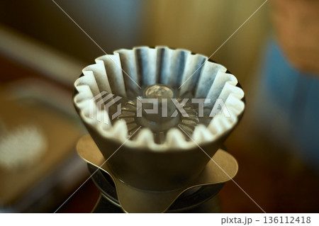 Hand drip coffee 136112418
