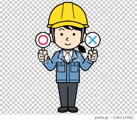 マルバツ札を持つヘルメットをかぶった現場監督の女性 マルバツ札を持つヘルメットをかぶった現場監督の女性 136113482