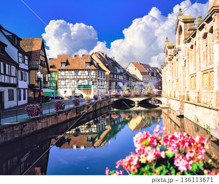 コルマールのプティット・ヴェニーズの美しい運河めぐり 136113671