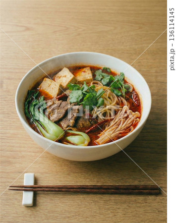 美容と健康に嬉しい薬膳スープの麻辣湯 ヘルシーな春雨と野菜 中華料理 食べ放題メニュー 点心 飲茶 美容と健康に嬉しい薬膳スープの麻辣湯 ヘルシーな春雨と野菜 中華料理 食べ放題メニュー 点心 飲茶 136114145