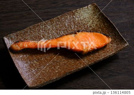 焼き鮭 136114805