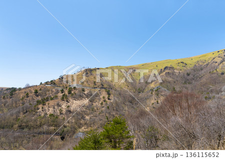 長野県車山高原を走るビーナスラインから見た風景 136115652