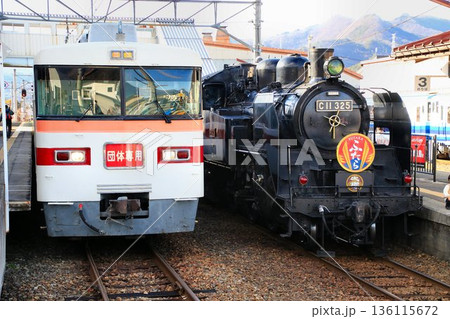 秋の南会津へ姿を見せた…【SL大樹ふたら】会津田島駅 秋の南会津へ姿を見せた…【SL大樹ふたら】会津田島駅 136115672