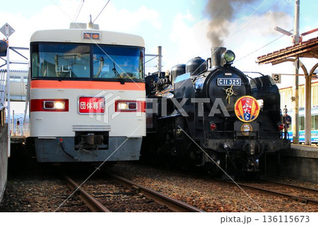 秋の南会津へ姿を見せた…【SL大樹ふたら】会津田島駅 秋の南会津へ姿を見せた…【SL大樹ふたら】会津田島駅 136115673