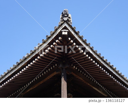 城下町津山の西寺町に建つ日蓮宗の寺院「妙法寺」:本堂の屋根 城下町津山の西寺町に建つ日蓮宗の寺院「妙法寺」:本堂の屋根 136118127