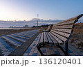 朝焼けの右田海岸、ベンチと静寂の海辺遊歩道 朝焼けの右田海岸、ベンチと静寂の海辺遊歩道 136120401