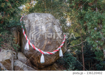 落ちない合格祈願の釣石、釣石神社の御神体 136120402