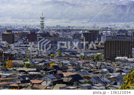 会津　飯盛山から会津若松中心街を望む　福島県会津若松市 136121034