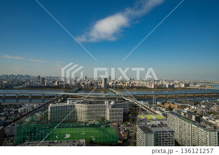 東京江戸川区船堀タワーホールから見た墨田区スカイツリーの風景 136121257
