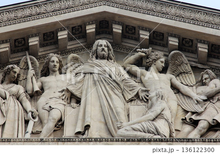 The sculpted tympanum of the church "La Madeleine", Paris 136122300
