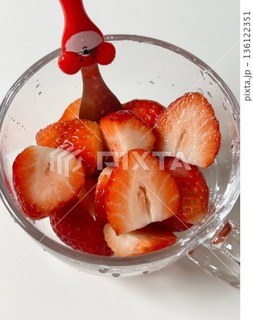 Fresh, juicy strawberries with a vibrant red color and sweet, slightly tangy flavor. Perfect for snacking, adding to desserts, smoothies, or salads, they bring a burst of natural sweetness to any dish 136122351