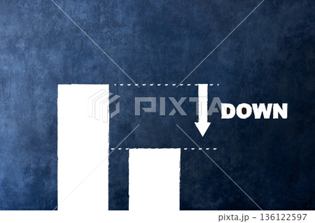 右肩下がり　グラフ 136122597