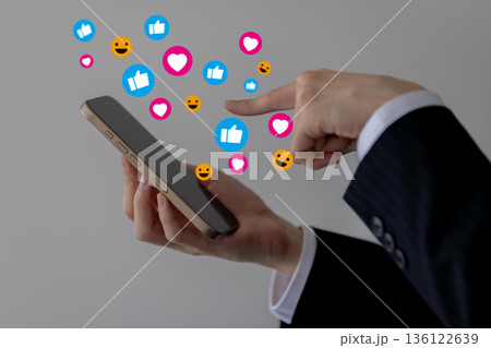 ソーシャルメディア　SNS 136122639