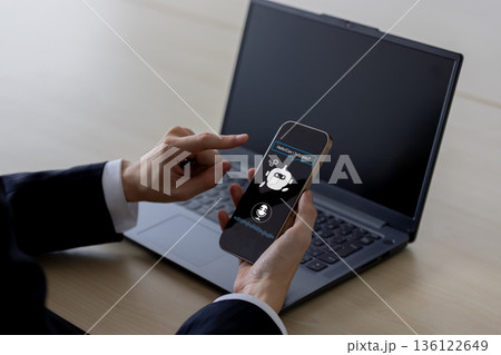 スマホとAI・人工知能のコンセプト 136122649