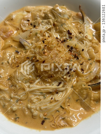 Creamy spaghetti carbonara made with rich egg yolk sauce, crispy bacon, parmesan cheese, and freshly ground black pepper for a classic, indulgent Italian pasta dish. Creamy spaghetti carbonara made with rich egg yolk sauce, crispy bacon, parmesan cheese, and freshly ground black pepper for a classic, indulgent Italian pasta dish. 136122681
