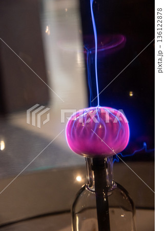プラズマボール　放電のイメージ 136122878