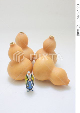 Miniature Workers Handling Shiny Gold Bars Beside Pallet Miniature Workers Handling Shiny Gold Bars Beside Pallet 136123884