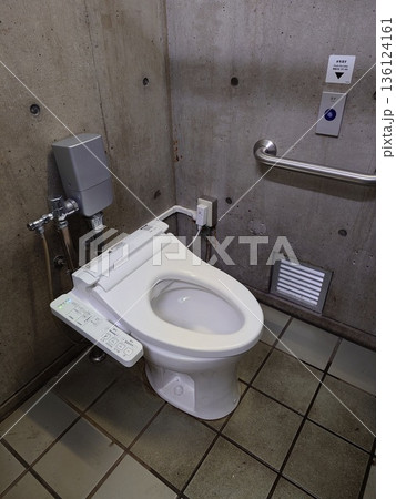 洋式トイレ 136124161
